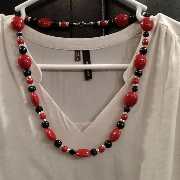 ❎SOLD❎ Handmade Beaded Necklace - Picture 6 of 8